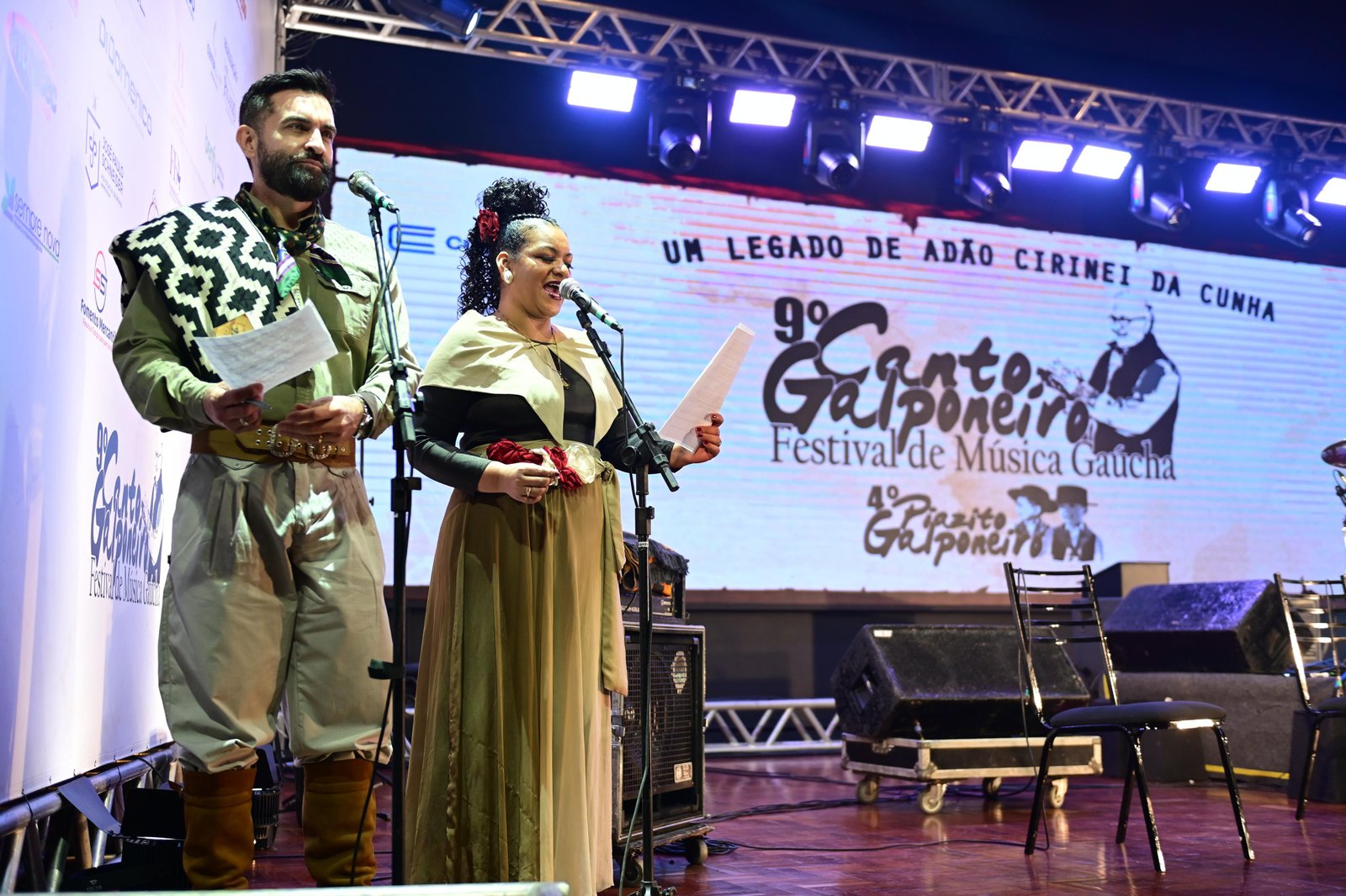 Apresentação no palco do Canto Galponeiro